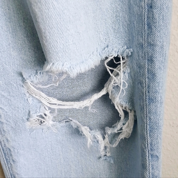 American Eagle Outfitters Light Blue Distressed Jeans - Picture 5 of 12
